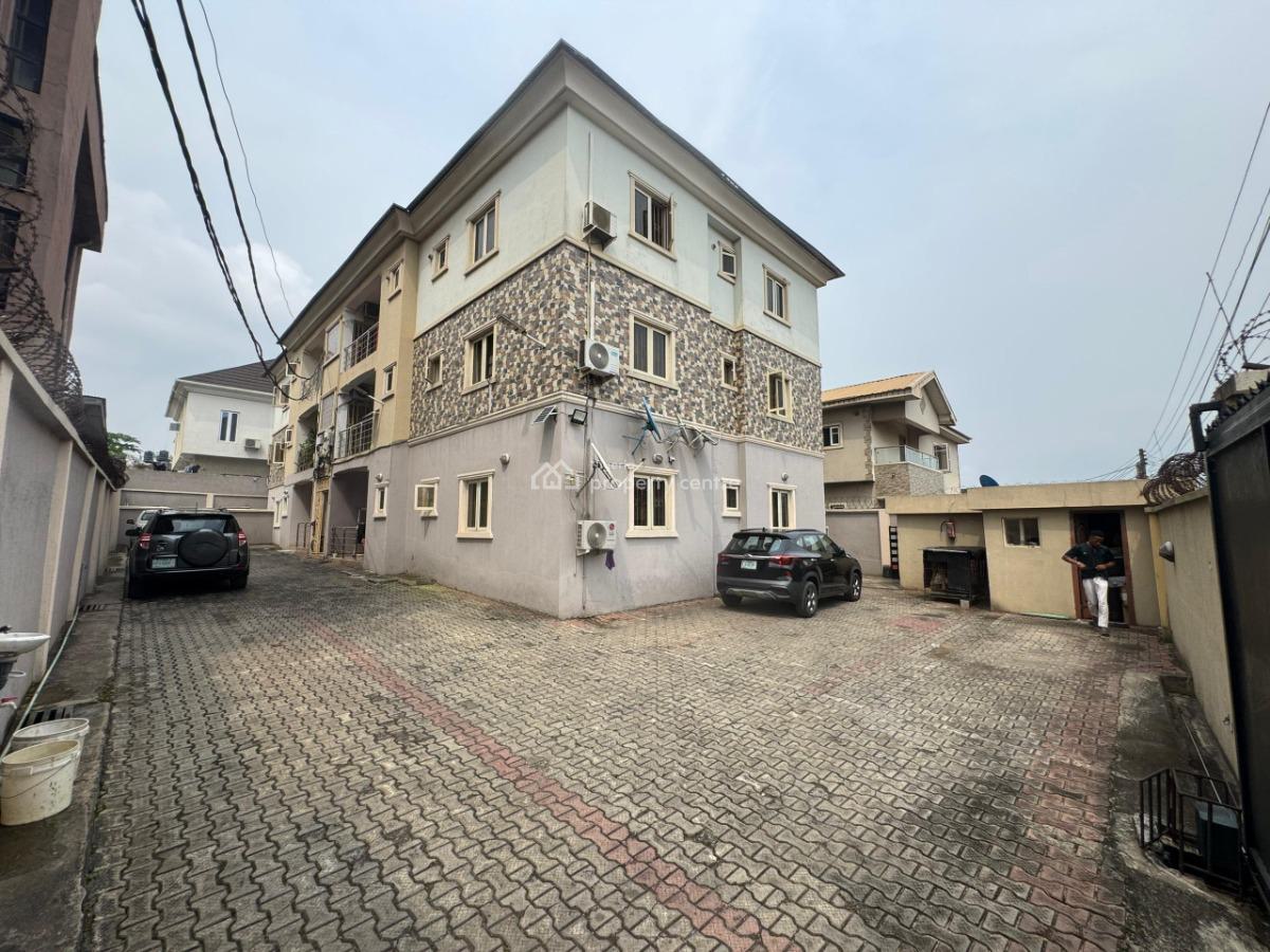 Distressed Offer Luxury 3 Bedroom Apartment All Rooms En-suite, Gra Phase 2, Magodo, Lagos, Flat / Apartment for Sale