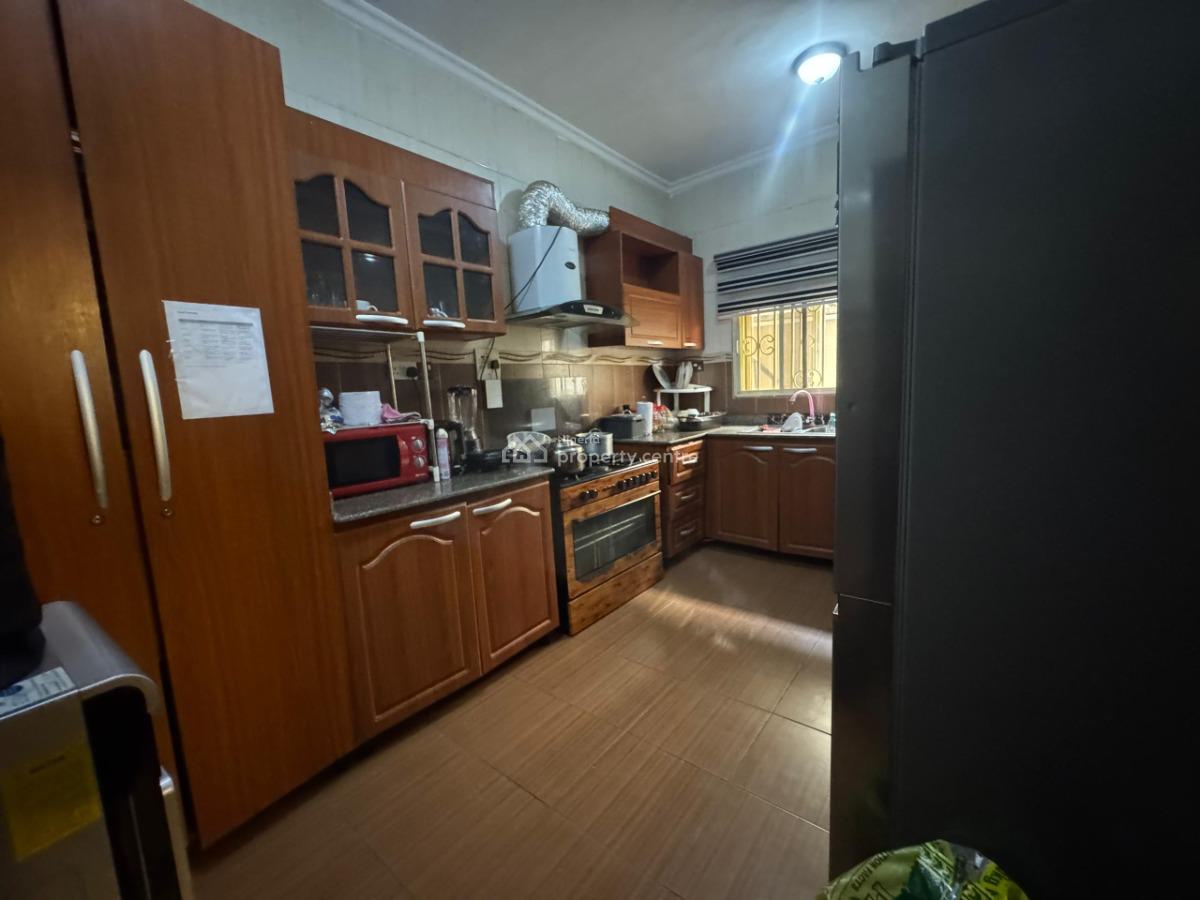 Distressed Offer Luxury 3 Bedroom Apartment All Rooms En-suite, Gra Phase 2, Magodo, Lagos, Flat / Apartment for Sale