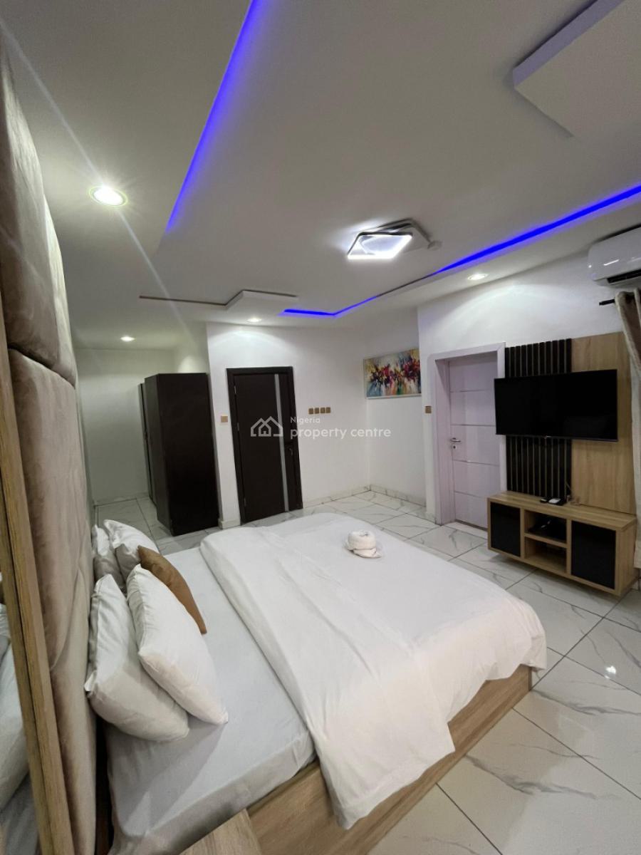 Classic and Very Neat 3br with Pool & Gym, Off Isaac John Street, Ikeja Gra, Ikeja, Lagos, Flat / Apartment Short Let