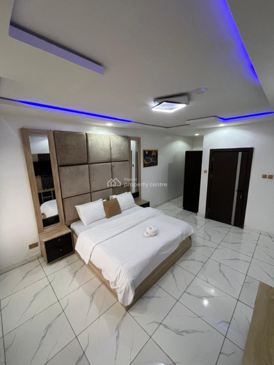 Classic and Very Neat 3br with Pool & Gym, Off Isaac John Street, Ikeja Gra, Ikeja, Lagos, Flat / Apartment Short Let