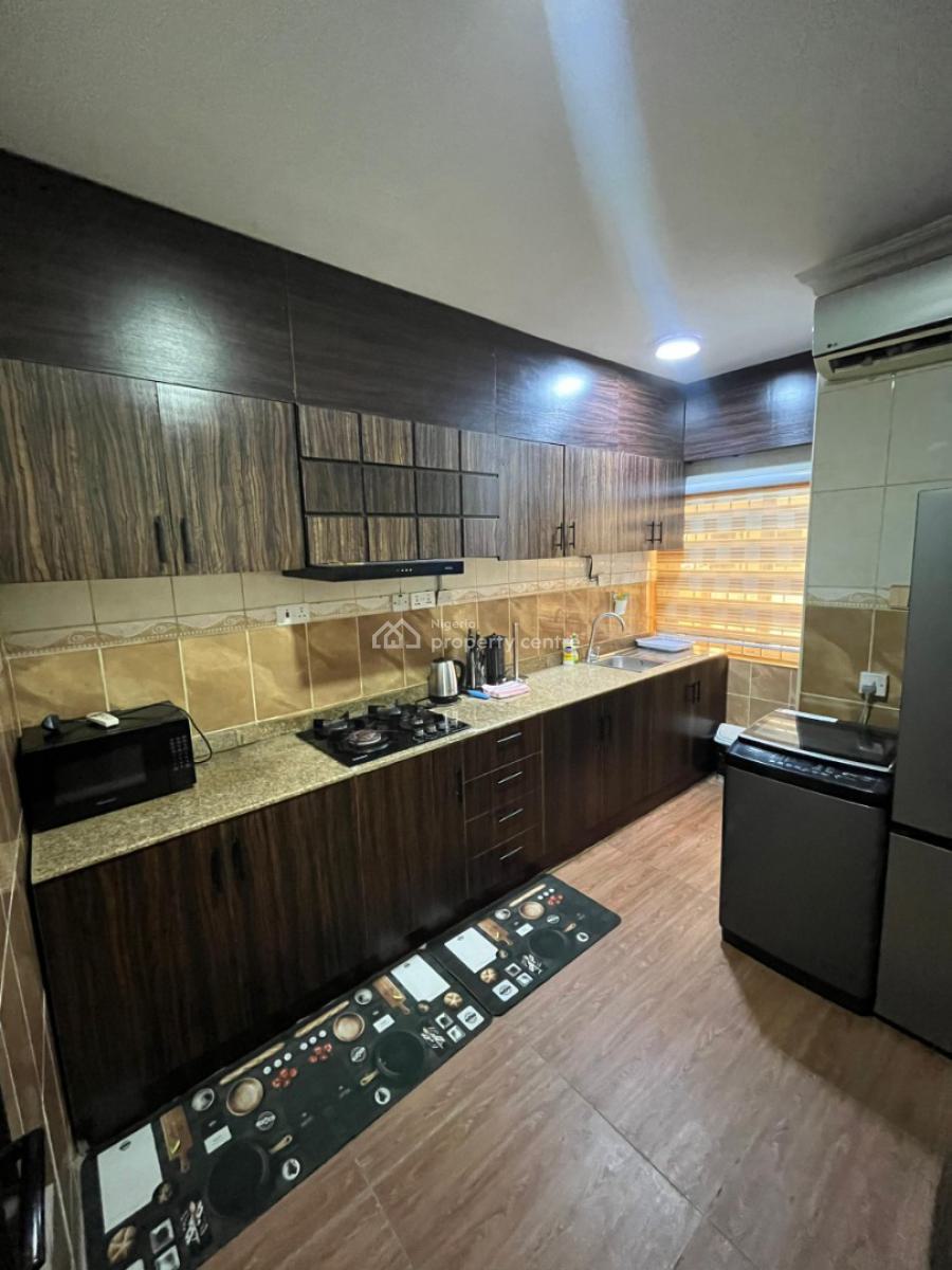 Classic and Very Neat 3br with Pool & Gym, Off Isaac John Street, Ikeja Gra, Ikeja, Lagos, Flat / Apartment Short Let