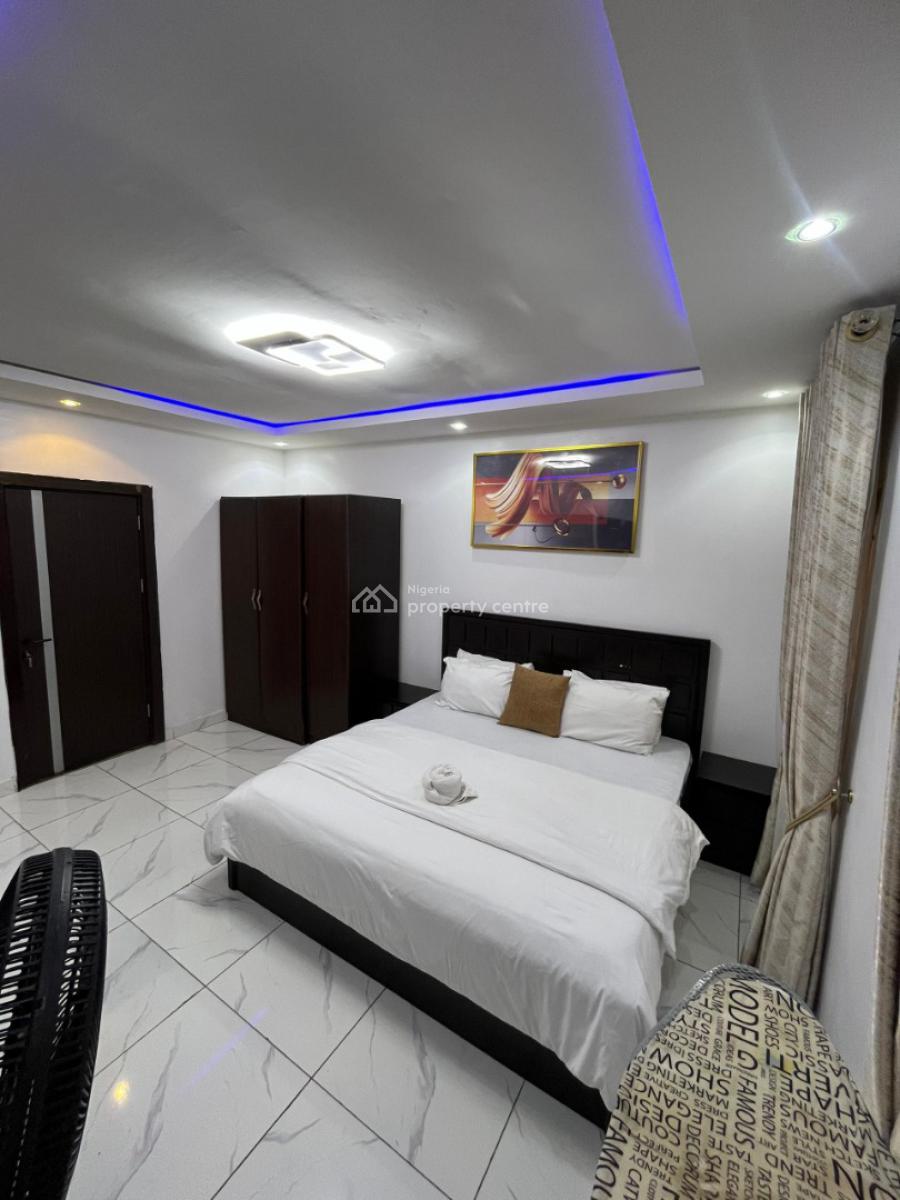 Classic and Very Neat 3br with Pool & Gym, Off Isaac John Street, Ikeja Gra, Ikeja, Lagos, Flat / Apartment Short Let