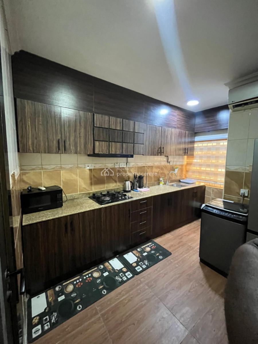 Classic and Very Neat 3br with Pool & Gym, Off Isaac John Street, Ikeja Gra, Ikeja, Lagos, Flat / Apartment Short Let