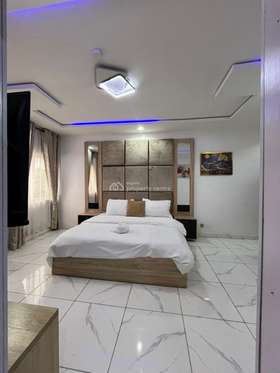 Classic and Very Neat 3br with Pool & Gym, Off Isaac John Street, Ikeja Gra, Ikeja, Lagos, Flat / Apartment Short Let