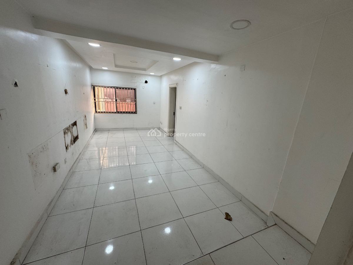 150sqm Shop Space Facing a Busy Road on The Ground Floor in Lekki., Off Admiralty Way Lekki, Lekki Phase 1, Lekki, Lagos, Shop for Rent