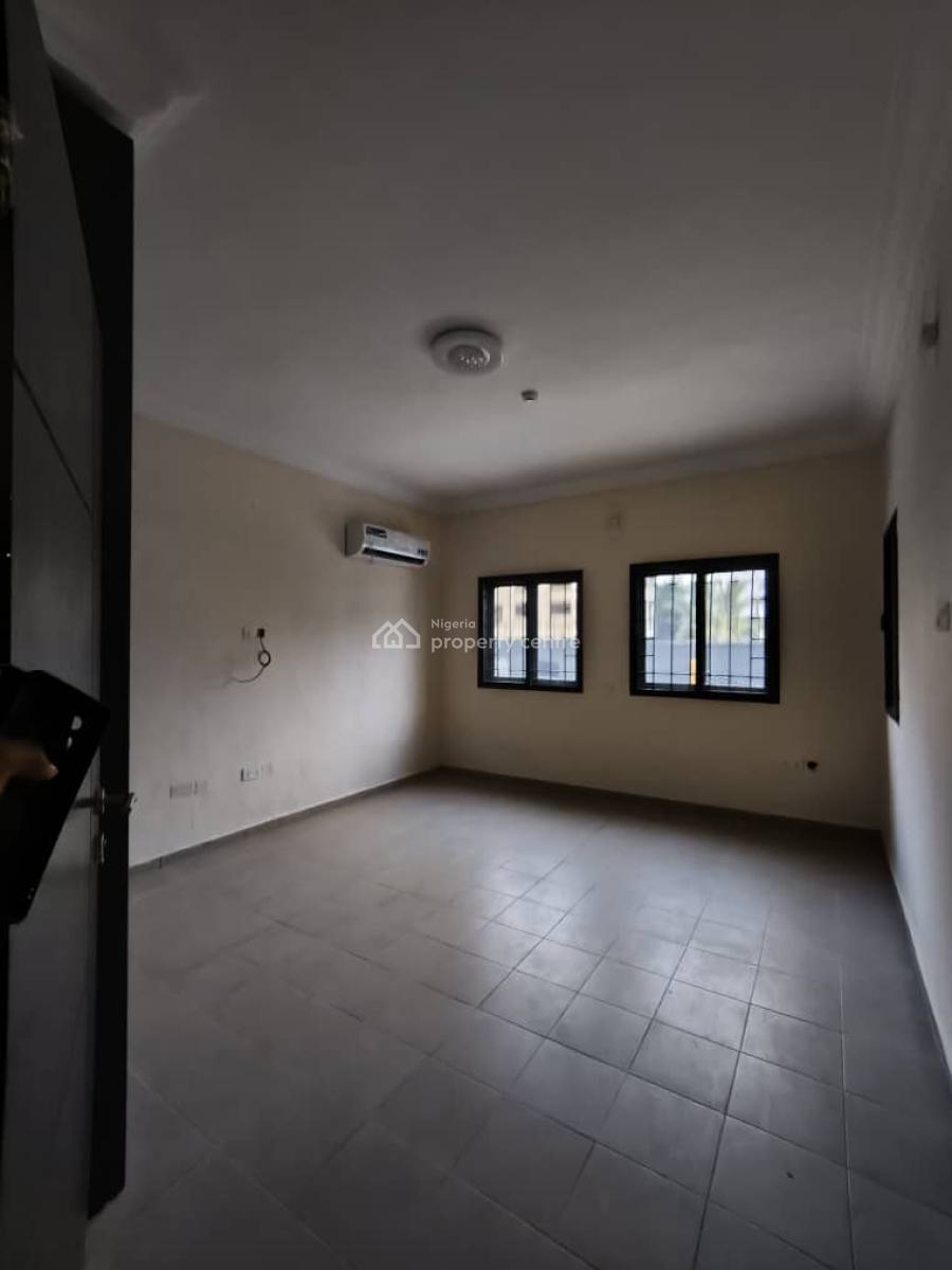 Luxury and Spacious 3 Bedroom with a Spacious Bq, Swimming Pool & Gym, Off Admiralty Wau, Lekki Phase 1, Lekki, Lagos, Flat / Apartment for Rent