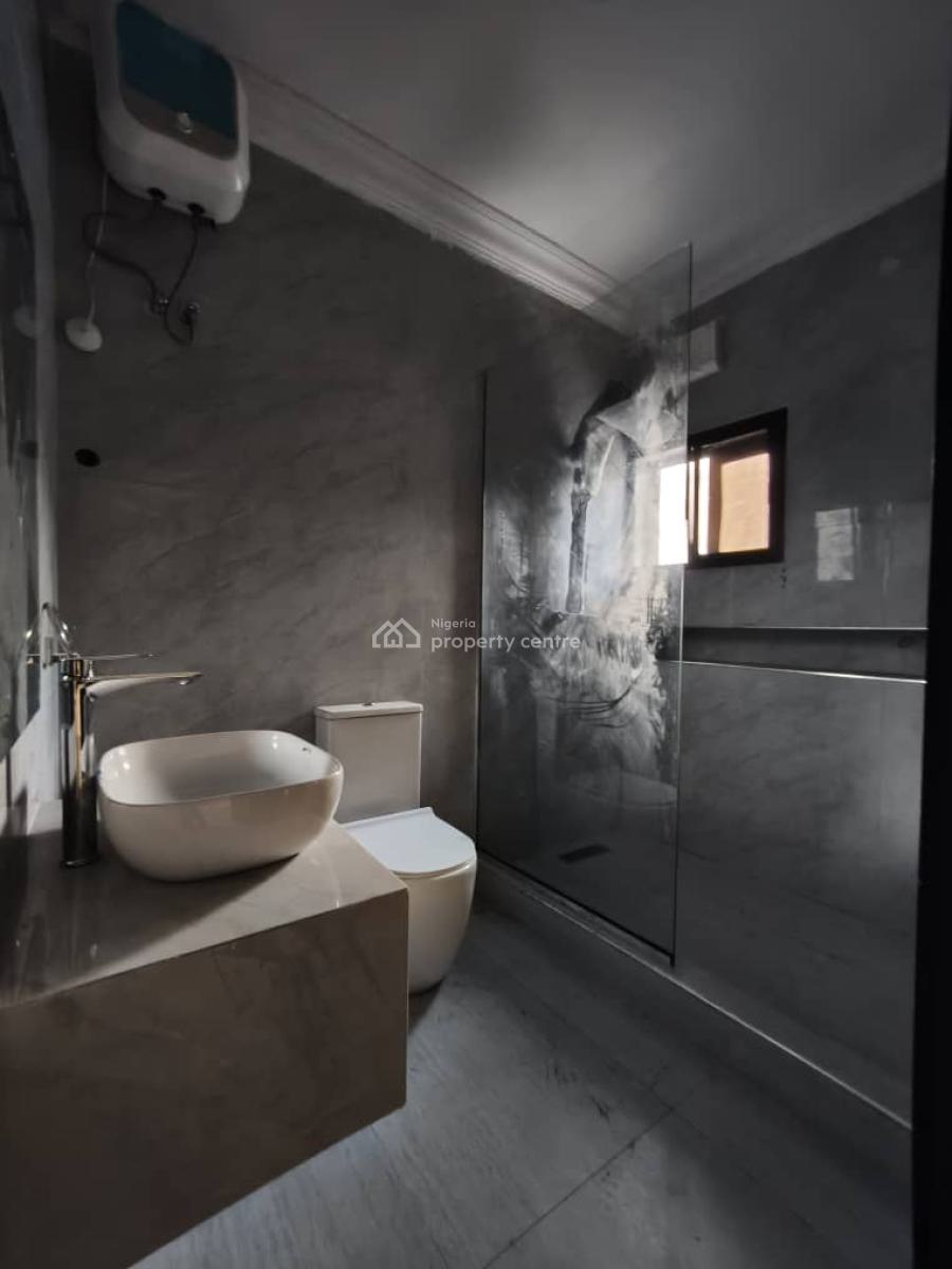 Luxury and Spacious 3 Bedroom with a Spacious Bq, Swimming Pool & Gym, Off Admiralty Wau, Lekki Phase 1, Lekki, Lagos, Flat / Apartment for Rent