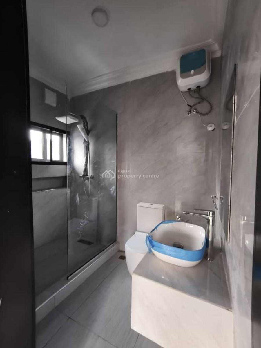 Luxury and Spacious 3 Bedroom with a Spacious Bq, Swimming Pool & Gym, Off Admiralty Wau, Lekki Phase 1, Lekki, Lagos, Flat / Apartment for Rent