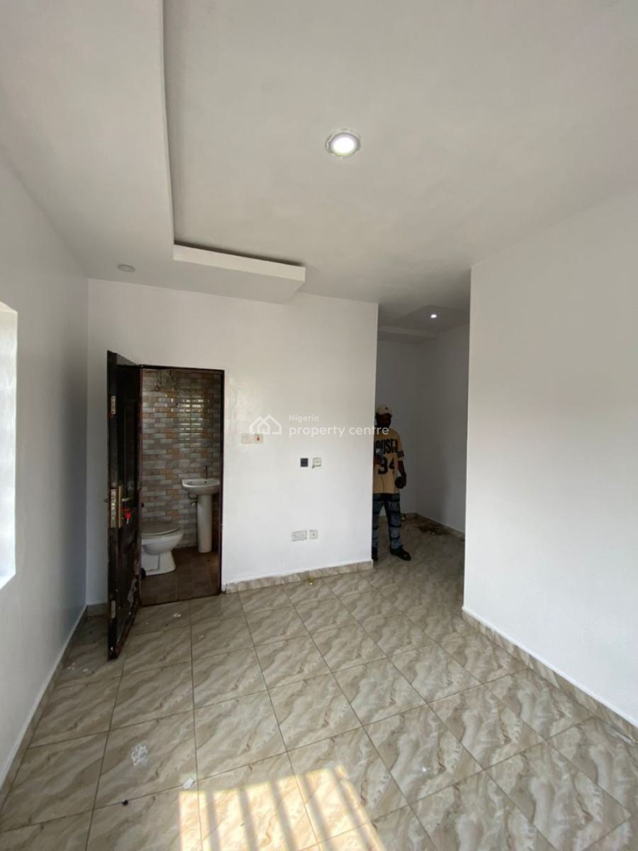 Standard 3 Bedroom Apartment Upstairs, Peaceland Ogombo, Ajah, Lagos, Flat / Apartment for Rent