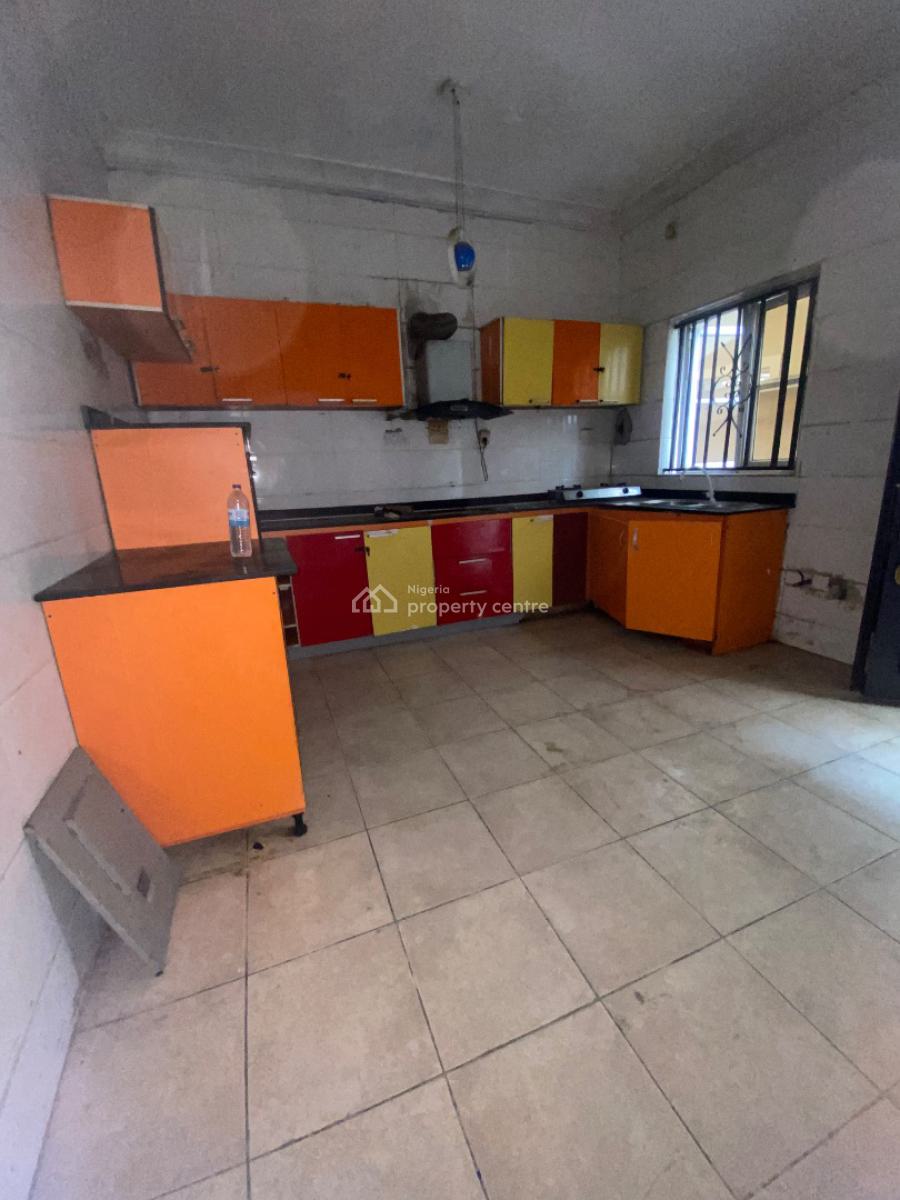 Luxurious, Standard, and Very Spacious Single Room Downstairs, Chevron Drive Bera Estate, Lekki Expressway, Lekki, Lagos, Flat / Apartment for Rent