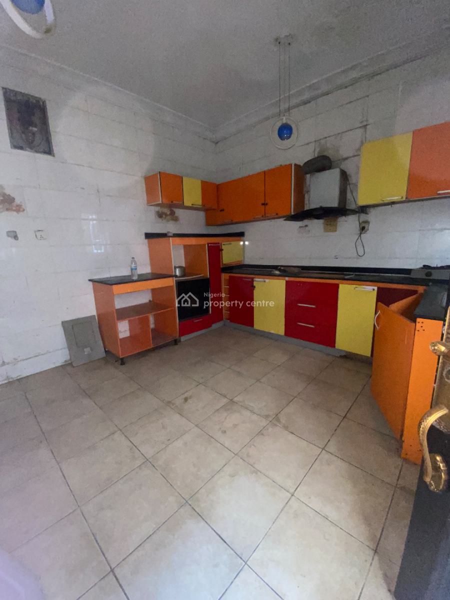 Luxurious, Standard, and Very Spacious Single Room Downstairs, Chevron Drive Bera Estate, Lekki Expressway, Lekki, Lagos, Flat / Apartment for Rent