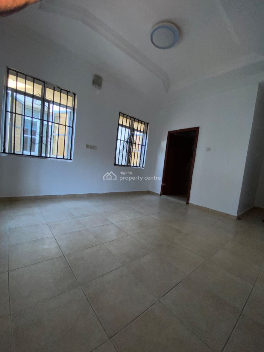 Luxurious, Standard, and Very Spacious  Single Room, Chevron Drive, Lekki Expressway, Lekki, Lagos, Flat / Apartment for Rent