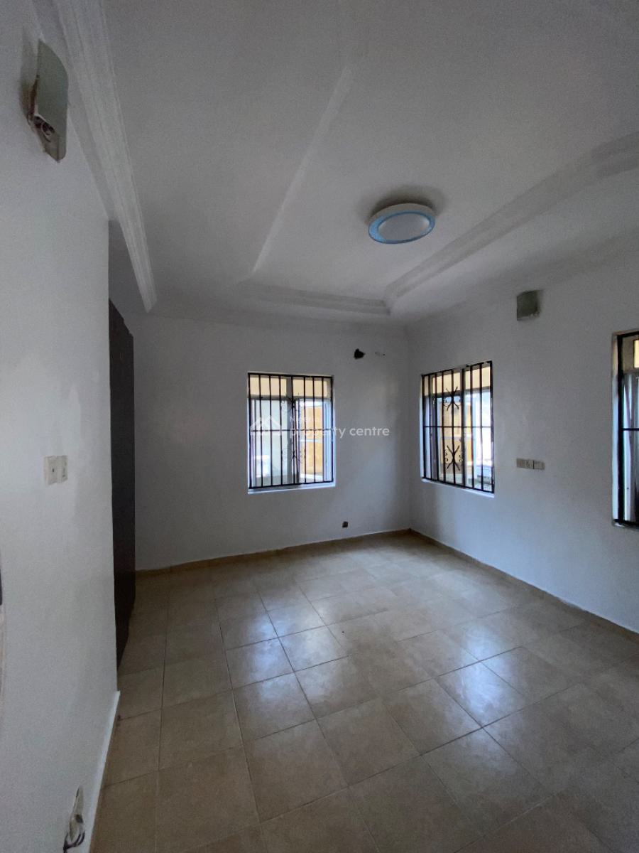 Luxurious, Standard, and Very Spacious  Single Room, Chevron Drive, Lekki Expressway, Lekki, Lagos, Flat / Apartment for Rent
