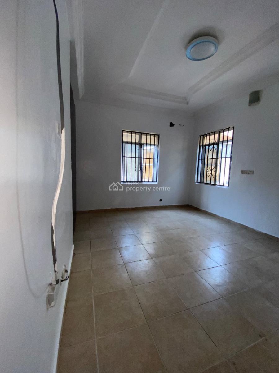Luxurious, Standard, and Very Spacious  Single Room, Chevron Drive, Lekki Expressway, Lekki, Lagos, Flat / Apartment for Rent