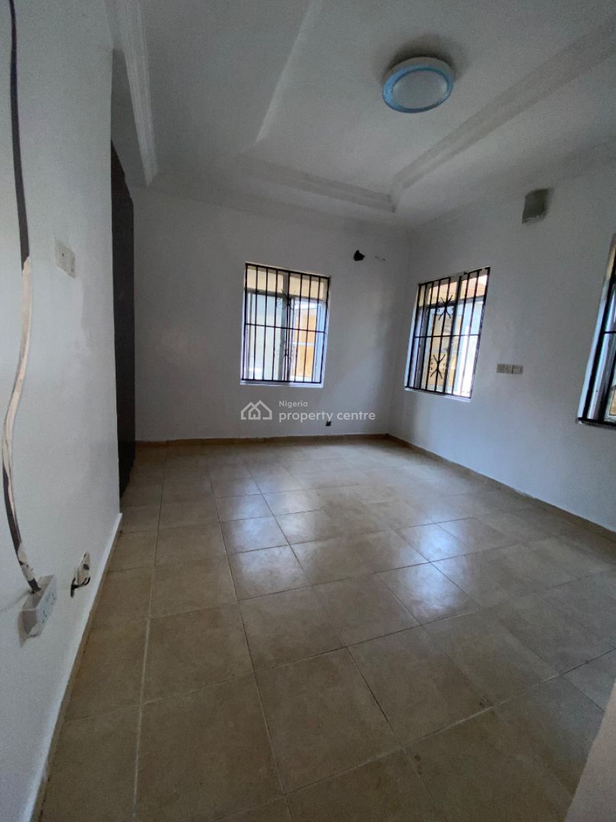 Luxurious, Standard, and Very Spacious  Single Room, Chevron Drive, Lekki Expressway, Lekki, Lagos, Flat / Apartment for Rent