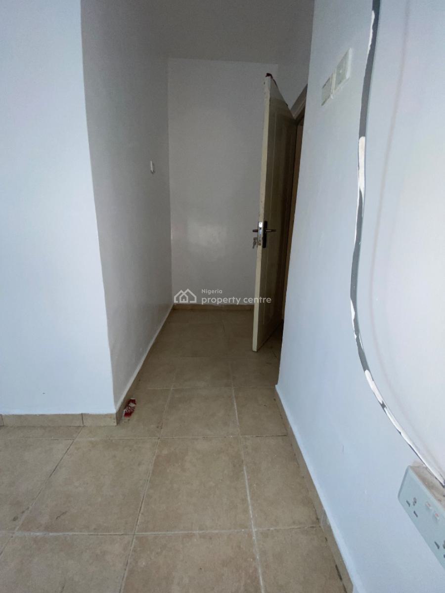 Luxurious, Standard, and Very Spacious  Single Room, Chevron Drive, Lekki Expressway, Lekki, Lagos, Flat / Apartment for Rent