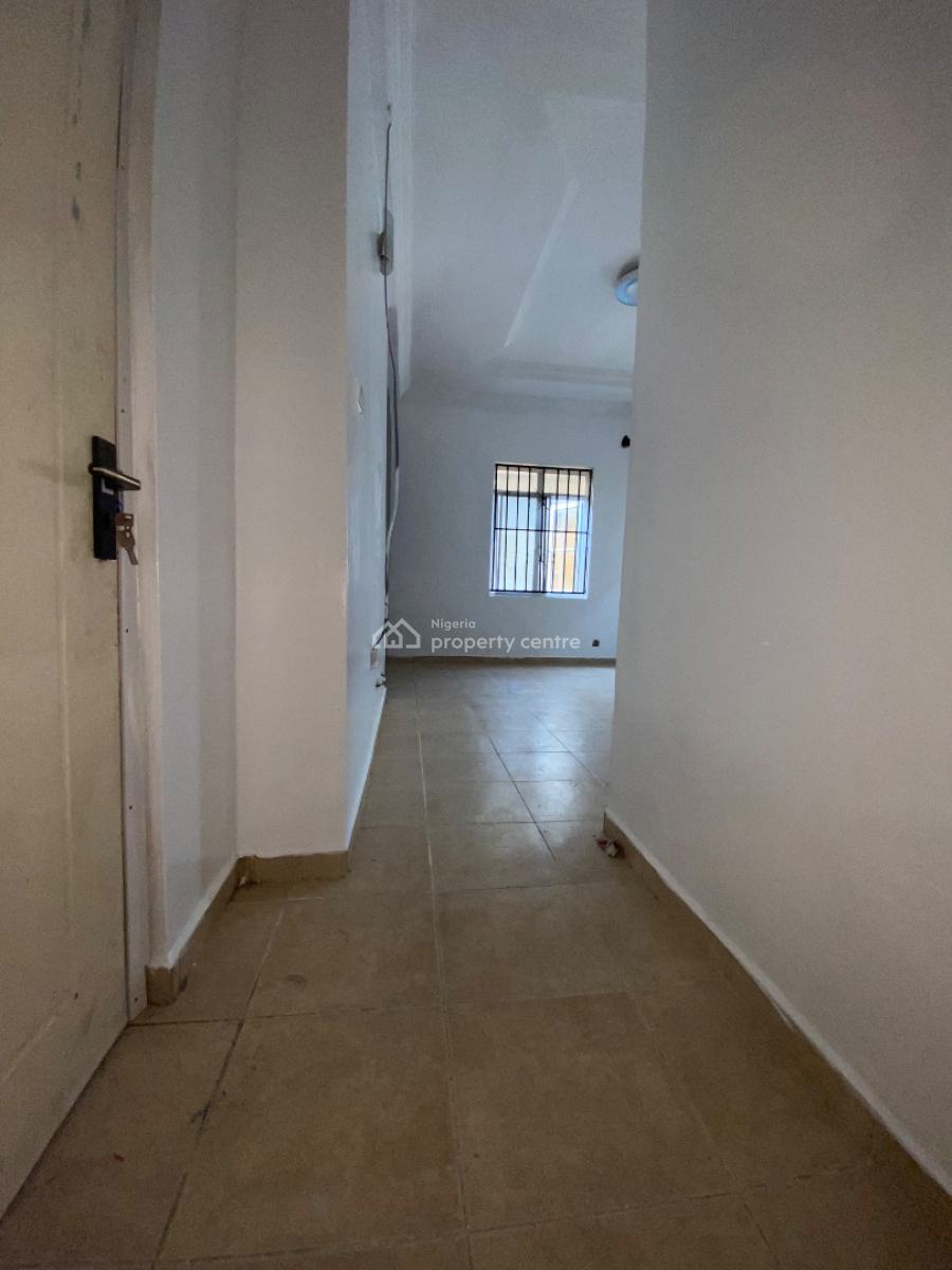 Luxurious, Standard, and Very Spacious  Single Room, Chevron Drive, Lekki Expressway, Lekki, Lagos, Flat / Apartment for Rent
