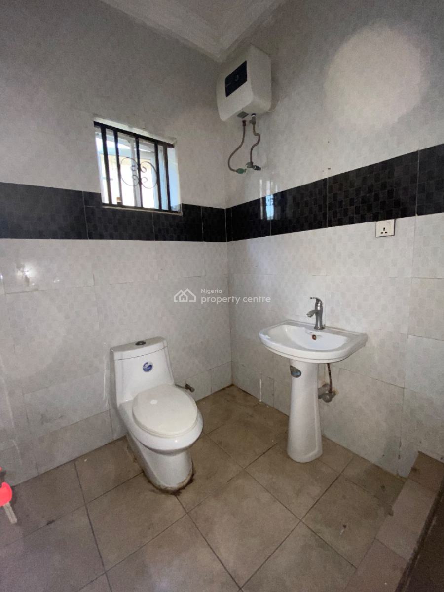 Luxurious, Standard, and Very Spacious  Single Room, Chevron Drive, Lekki Expressway, Lekki, Lagos, Flat / Apartment for Rent
