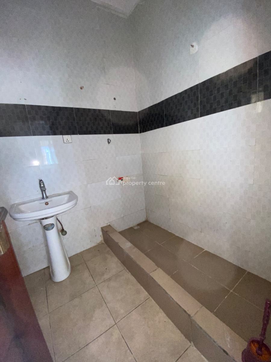 Luxurious, Standard, and Very Spacious  Single Room, Chevron Drive, Lekki Expressway, Lekki, Lagos, Flat / Apartment for Rent