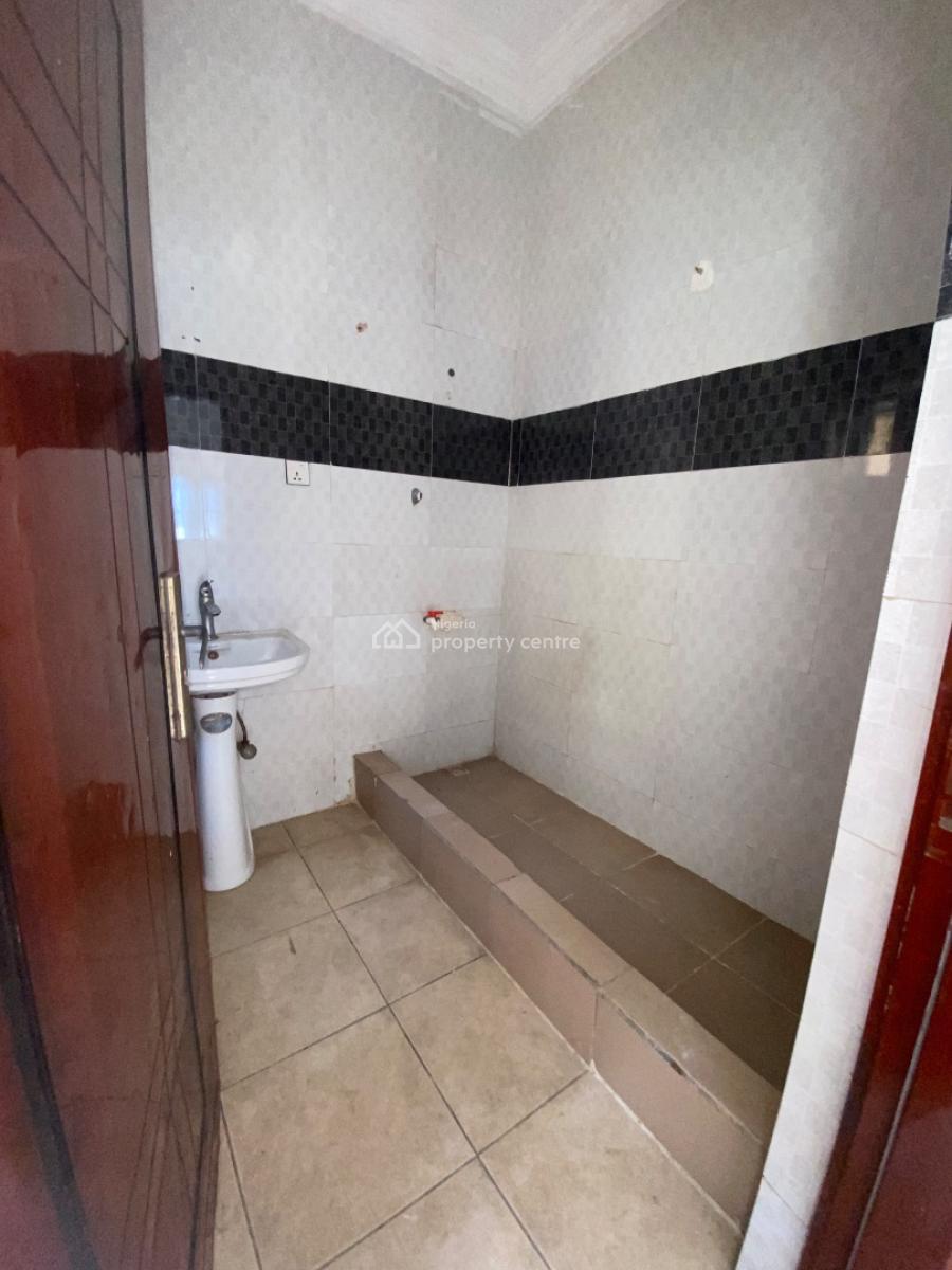 Luxurious, Standard, and Very Spacious  Single Room, Chevron Drive, Lekki Expressway, Lekki, Lagos, Flat / Apartment for Rent