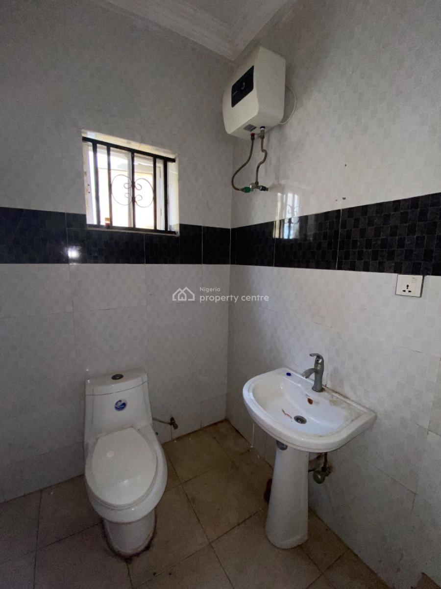 Luxurious, Standard, and Very Spacious  Single Room, Chevron Drive, Lekki Expressway, Lekki, Lagos, Flat / Apartment for Rent