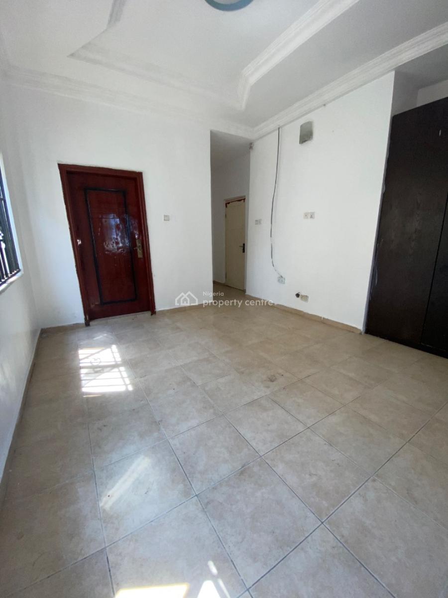 Luxurious, Standard, and Very Spacious  Single Room, Chevron Drive, Lekki Expressway, Lekki, Lagos, Flat / Apartment for Rent