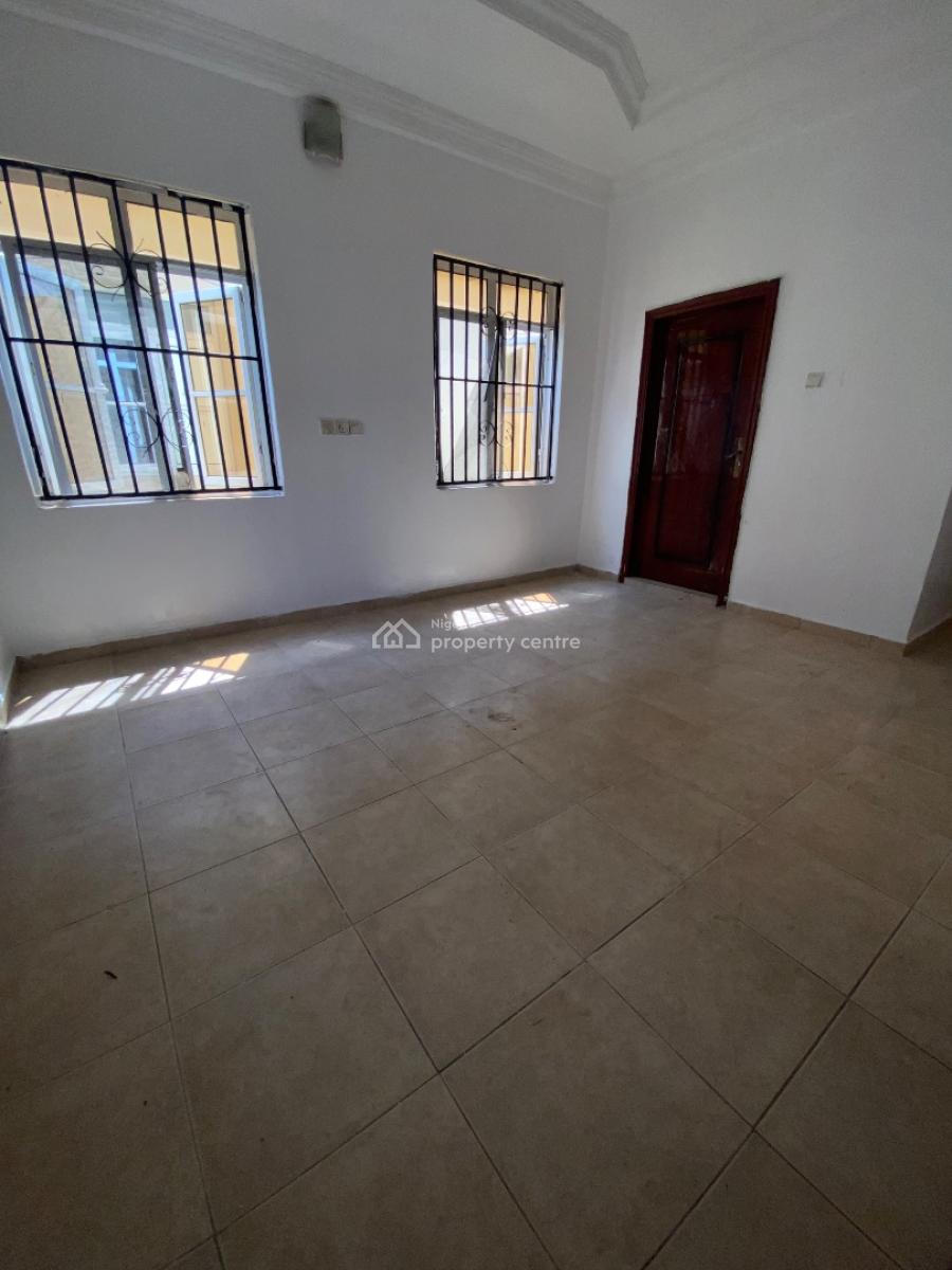 Luxurious, Standard, and Very Spacious  Single Room, Chevron Drive, Lekki Expressway, Lekki, Lagos, Flat / Apartment for Rent