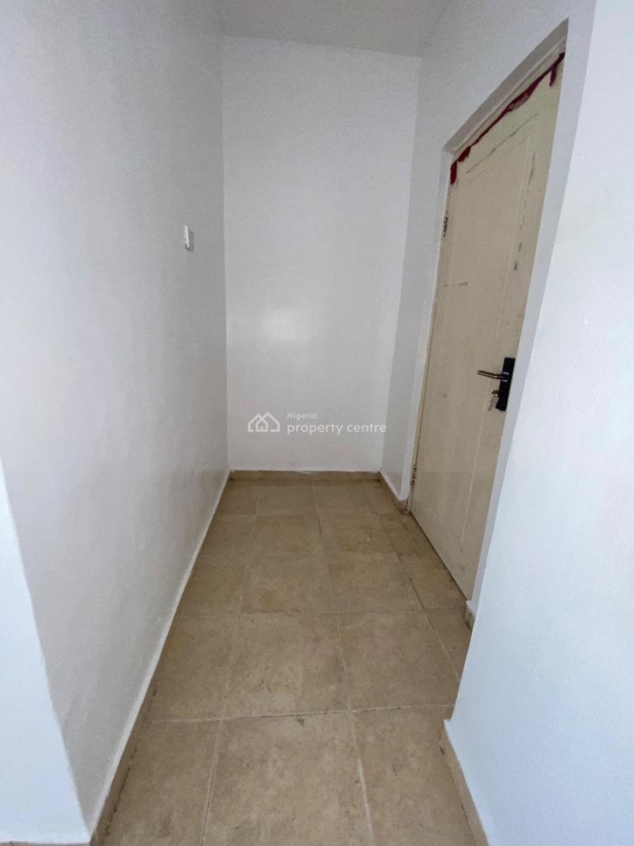 Luxurious, Standard, and Very Spacious  Single Room, Chevron Drive, Lekki Expressway, Lekki, Lagos, Flat / Apartment for Rent