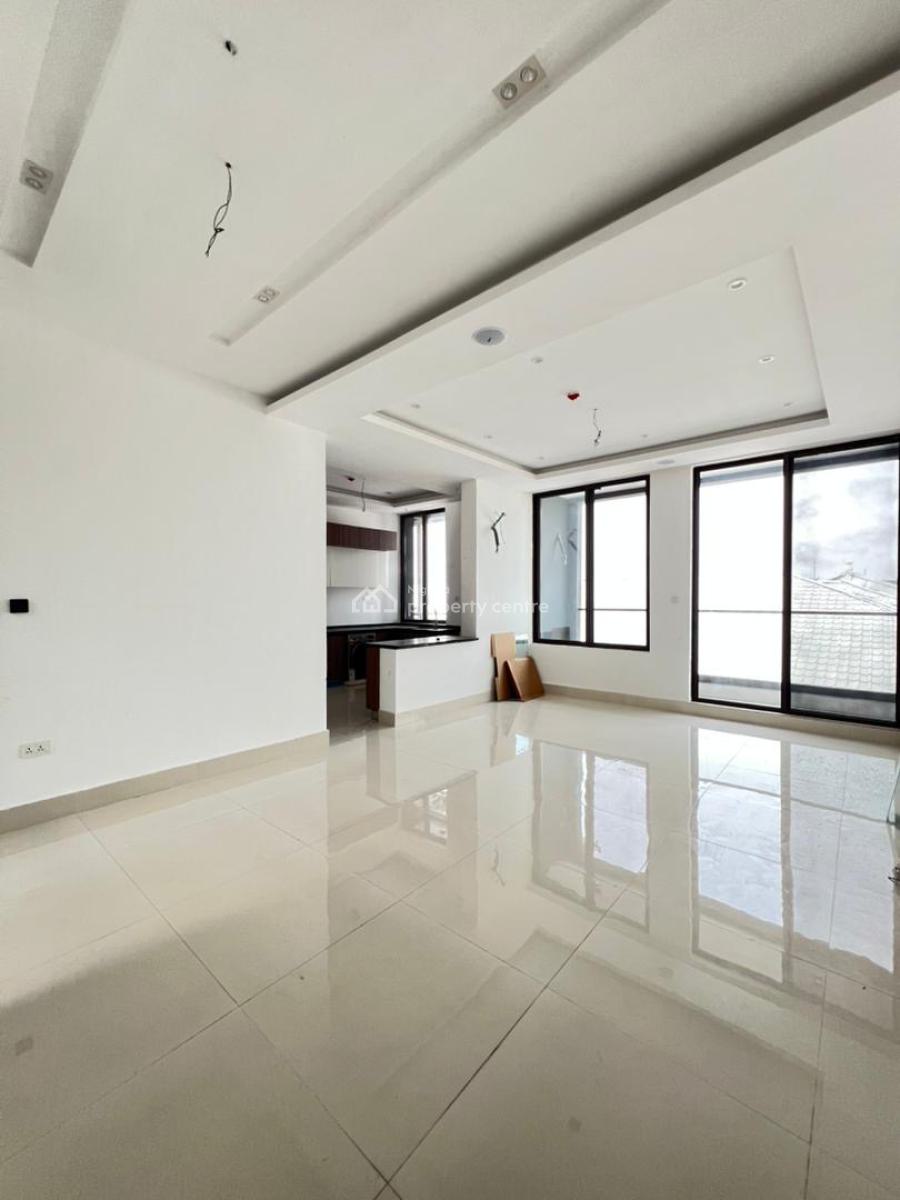 Spacious 2 Bedroom Apartment with a Gym and Elevator, Lekki Phase 1, Lekki, Lagos, Flat / Apartment for Sale