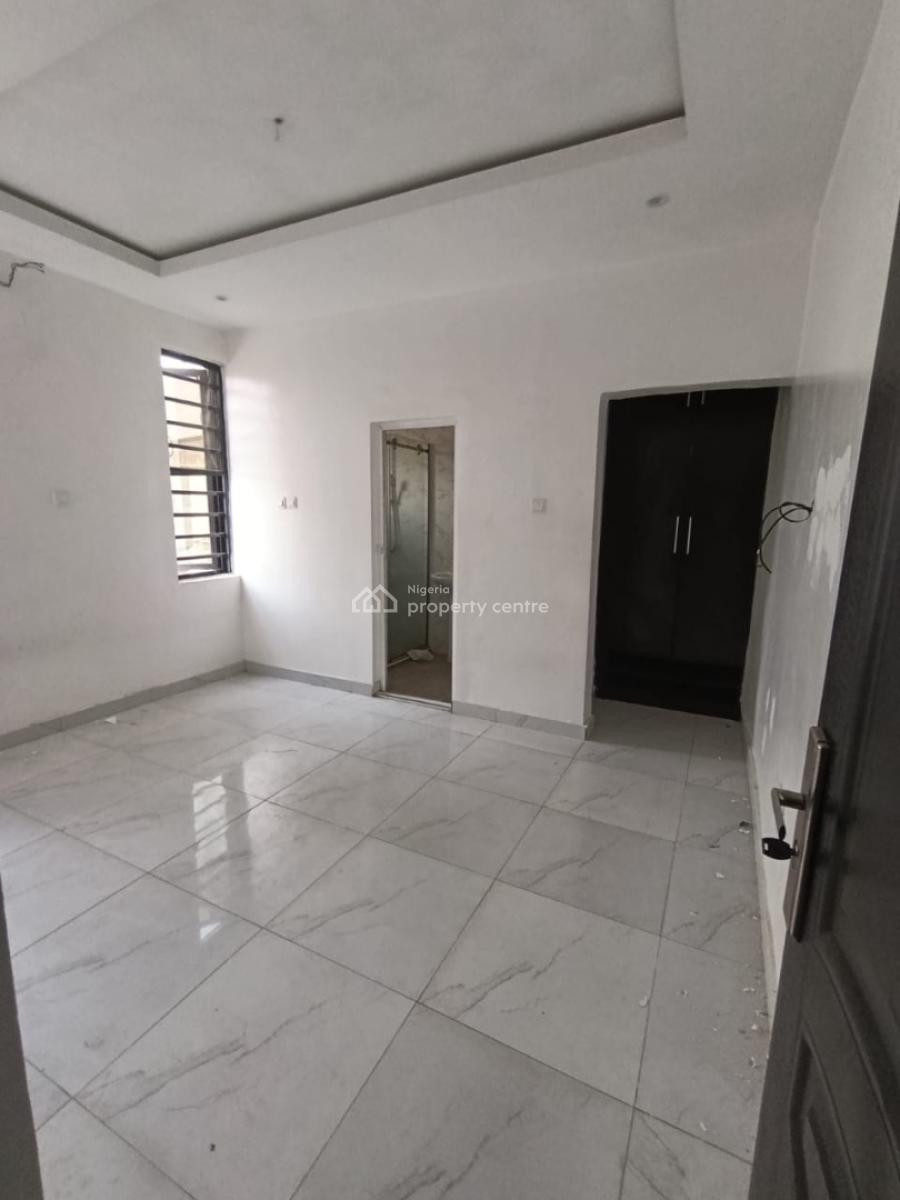 Excellent Spacious 2 Bedroom Apartment, Ologolo, Lekki, Lagos, Flat / Apartment for Rent