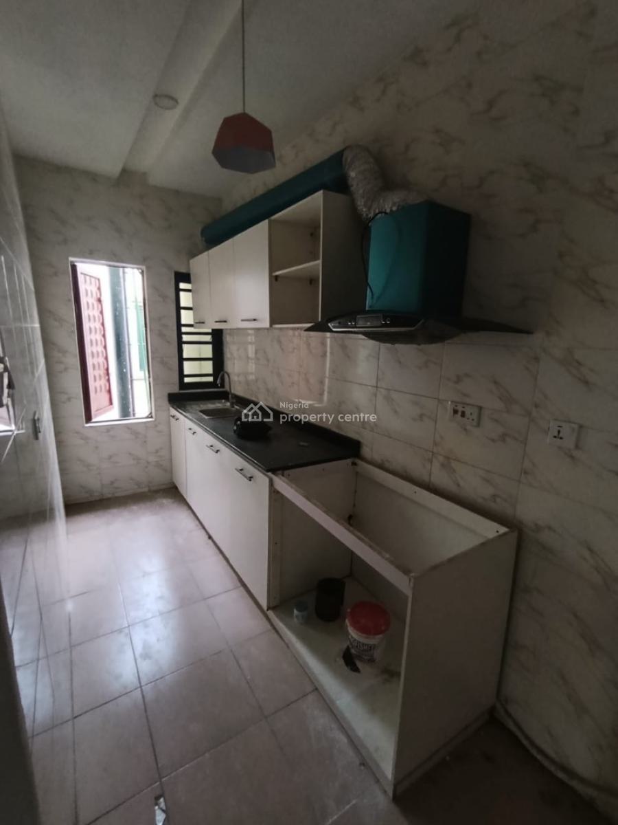 Excellent Spacious 2 Bedroom Apartment, Ologolo, Lekki, Lagos, Flat / Apartment for Rent