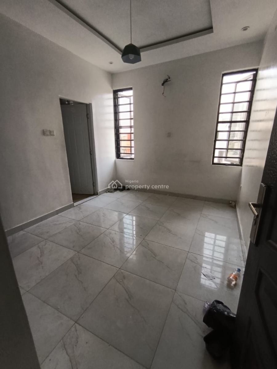 Excellent Spacious 2 Bedroom Apartment, Ologolo, Lekki, Lagos, Flat / Apartment for Rent
