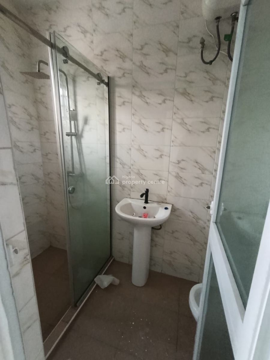 Excellent Spacious 2 Bedroom Apartment, Ologolo, Lekki, Lagos, Flat / Apartment for Rent