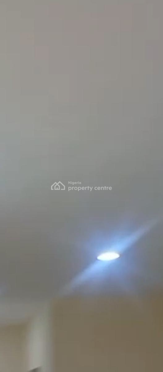 *to * 4 Bedroom Flat 3toilet, 3.5m per Annum, Downstair, Ojodu Berger, Ojodu, Lagos, Flat / Apartment for Rent