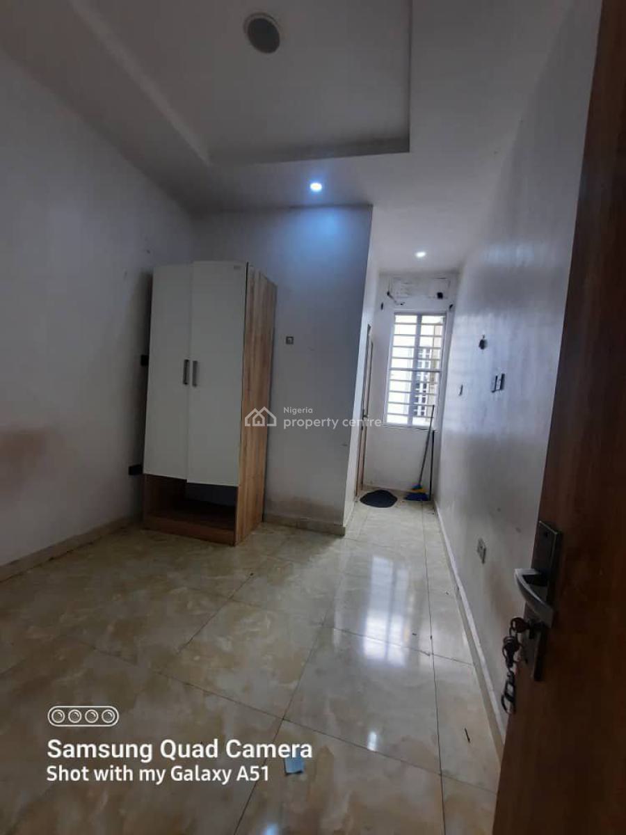 *room Upstairs(shared), Orchid, Lekki, Lagos, Flat / Apartment for Rent