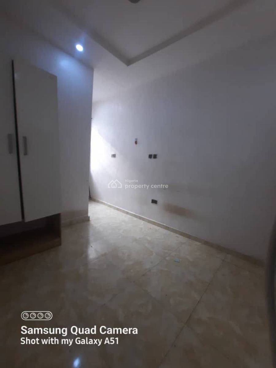 *room Upstairs(shared), Orchid, Lekki, Lagos, Flat / Apartment for Rent