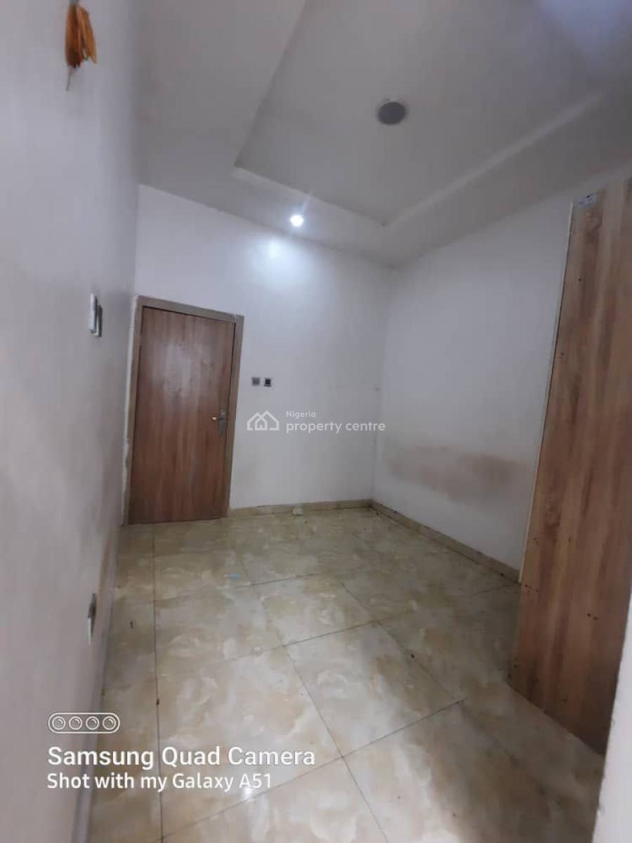 *room Upstairs(shared), Orchid, Lekki, Lagos, Flat / Apartment for Rent