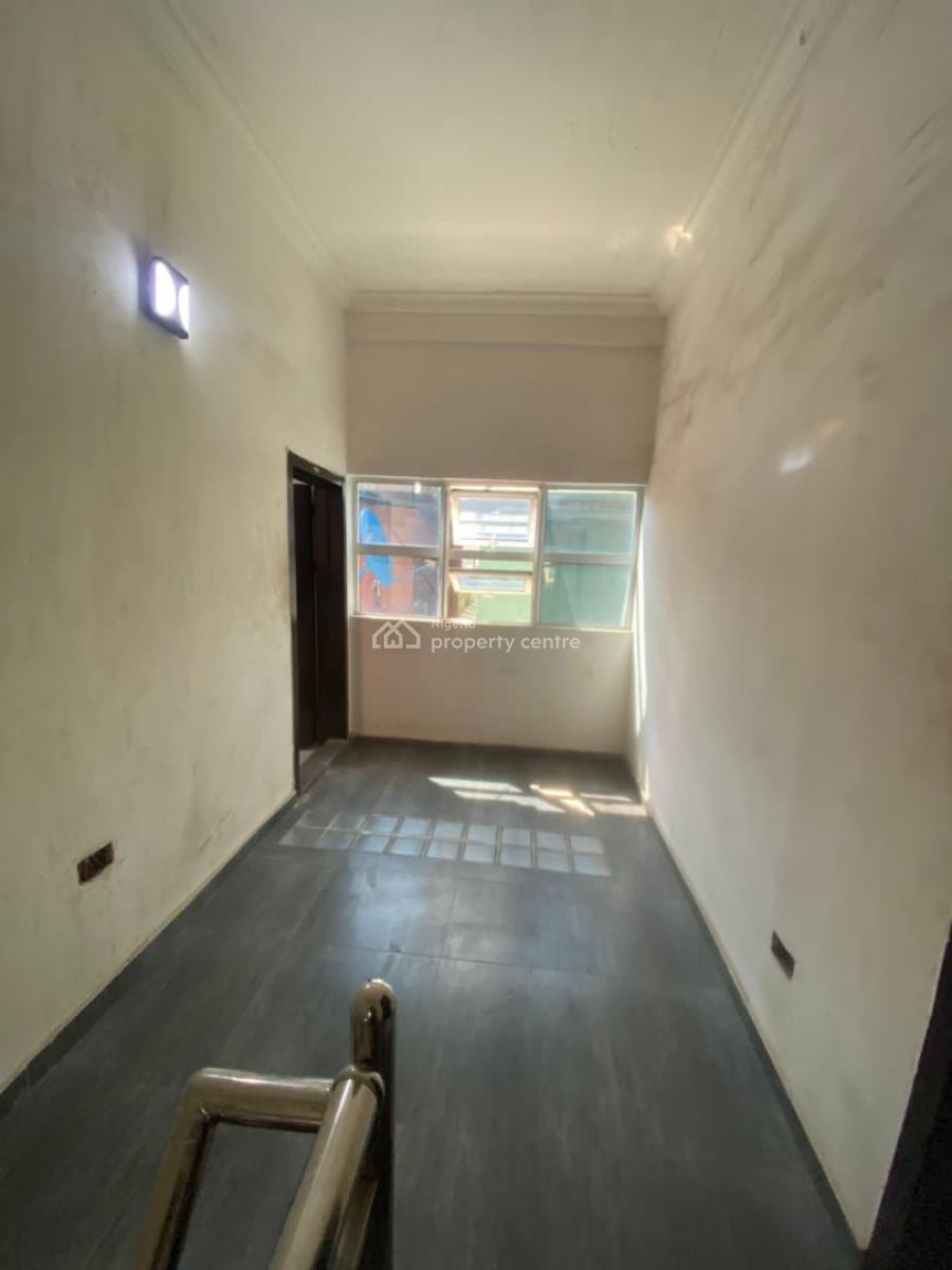 Fully Furnished Mini Flat Upstairs with Model Facilities Owner Want to, Ebute Metta West, Yaba, Lagos, Mini Flat (room and Parlour) for Rent