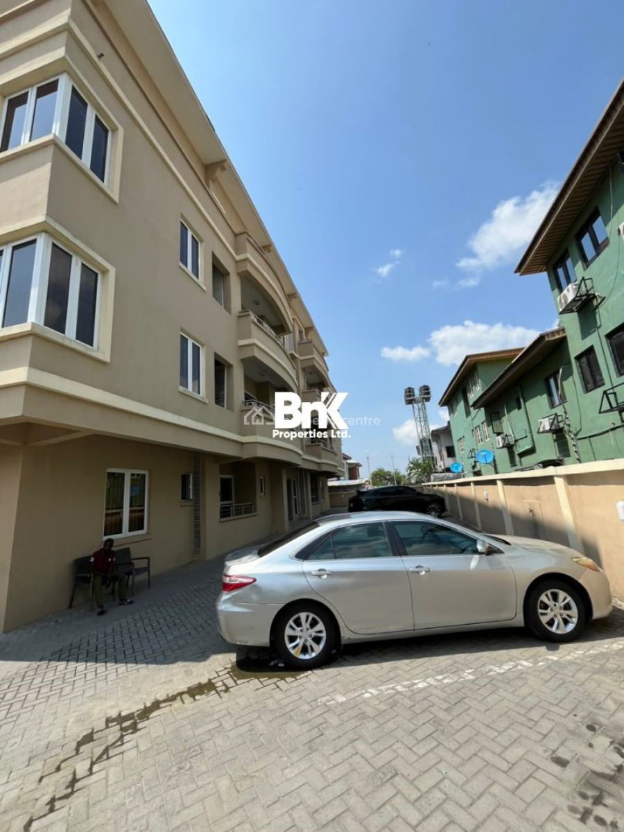3-bedroom Penthouse with 2rooms Bq, Lekki Phase 1, Lekki, Lagos, Flat / Apartment for Rent