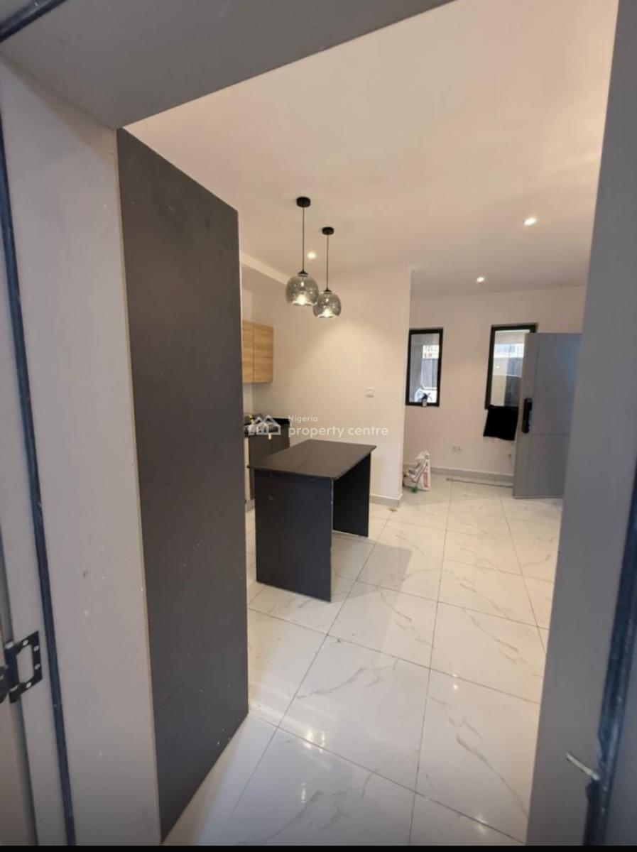 1 Bedroom Lekki Phase1, Lekki Phase1, Lekki Phase 1, Lekki, Lagos, Mini Flat (room and Parlour) for Sale