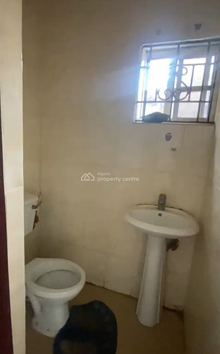 Spacious Mini Flat with 2 Toilets{ Video}, Thomas Estate, Ajah, Lagos, Mini Flat (room and Parlour) for Rent