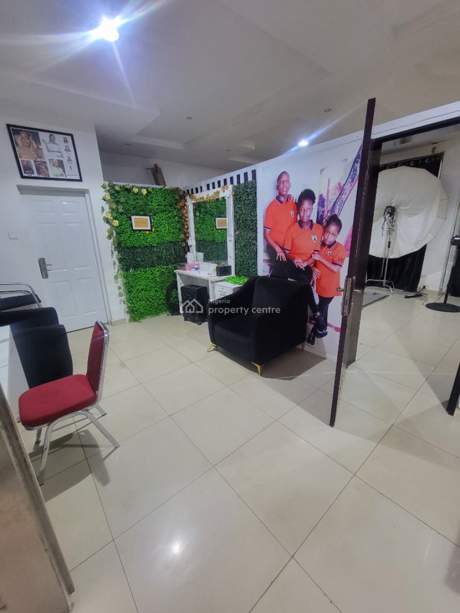 Spacious Shop/office Space, Gwarinpa, Abuja, Plaza / Complex / Mall for Rent
