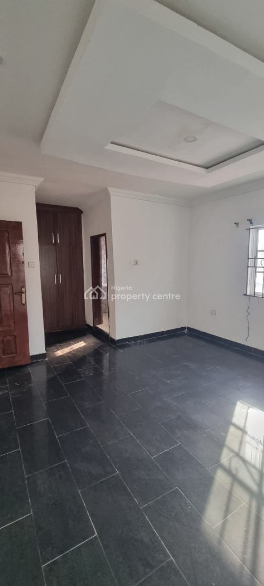 Sharp and Well Maintained 2brm Flat, Okunajah Lekki Eti-osa Ajah, Lekki, Lagos, Flat / Apartment for Rent