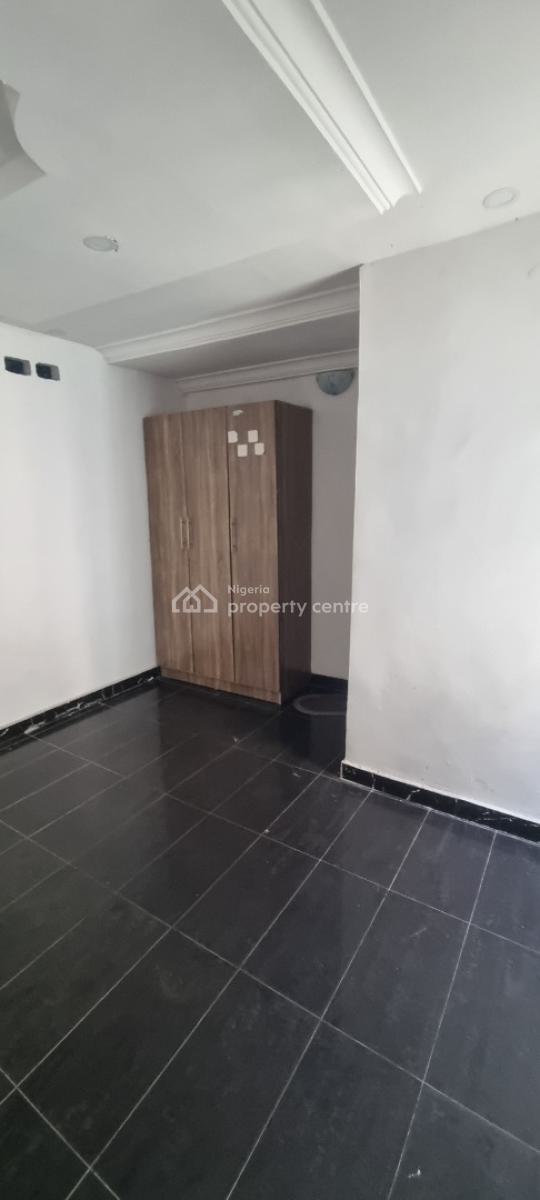 Sharp and Well Maintained 2brm Flat, Okunajah Lekki Eti-osa Ajah, Lekki, Lagos, Flat / Apartment for Rent