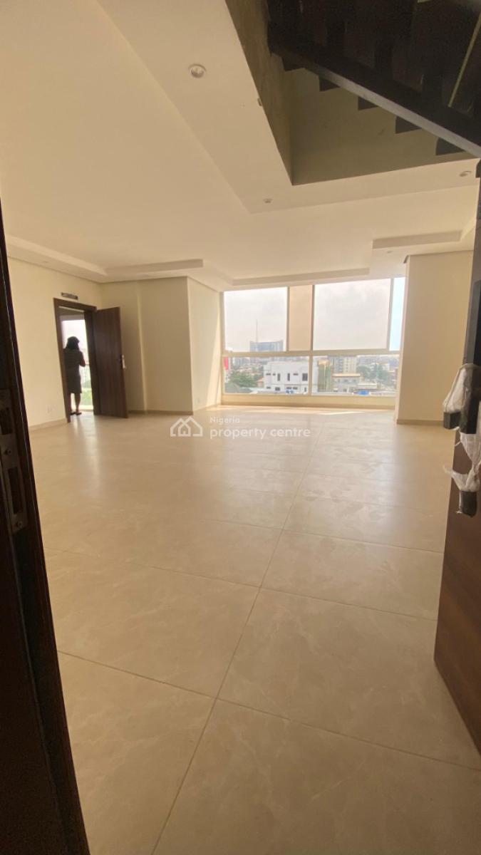 Spacious and Fully Serviced 4brm Penthouse with Elevator Gym and Pool, Victoria Island, Victoria Island (vi), Lagos, Flat / Apartment for Sale