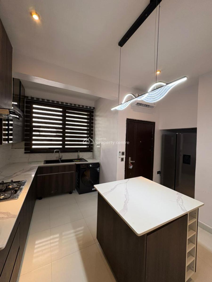 Ultra-luxurious 2 Bedroom Maisonette with Mini-aquarium, Lekki Phase 1, Lekki, Lagos, Flat / Apartment Short Let