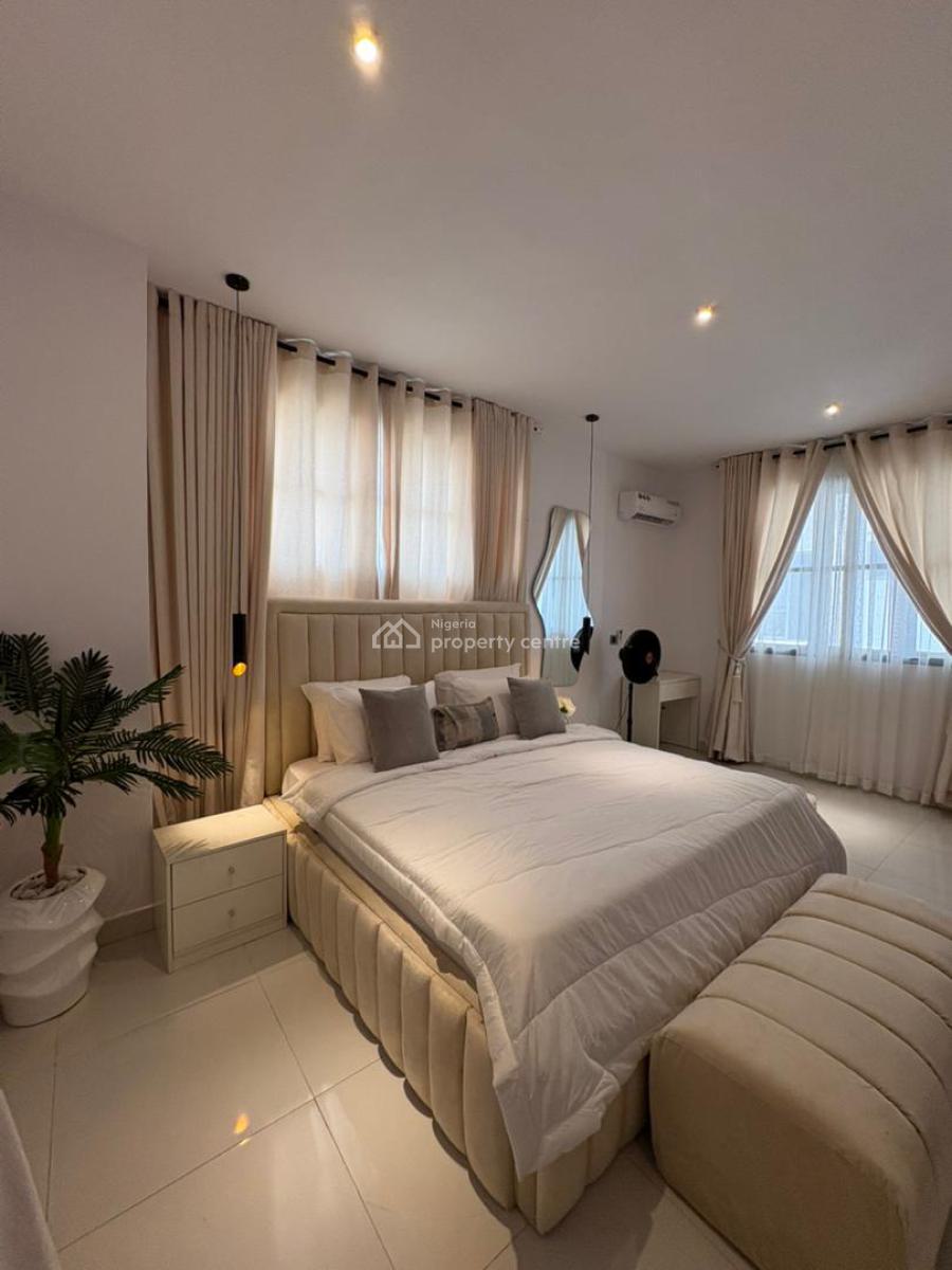 Ultra-luxurious 2 Bedroom Maisonette with Mini-aquarium, Lekki Phase 1, Lekki, Lagos, Flat / Apartment Short Let