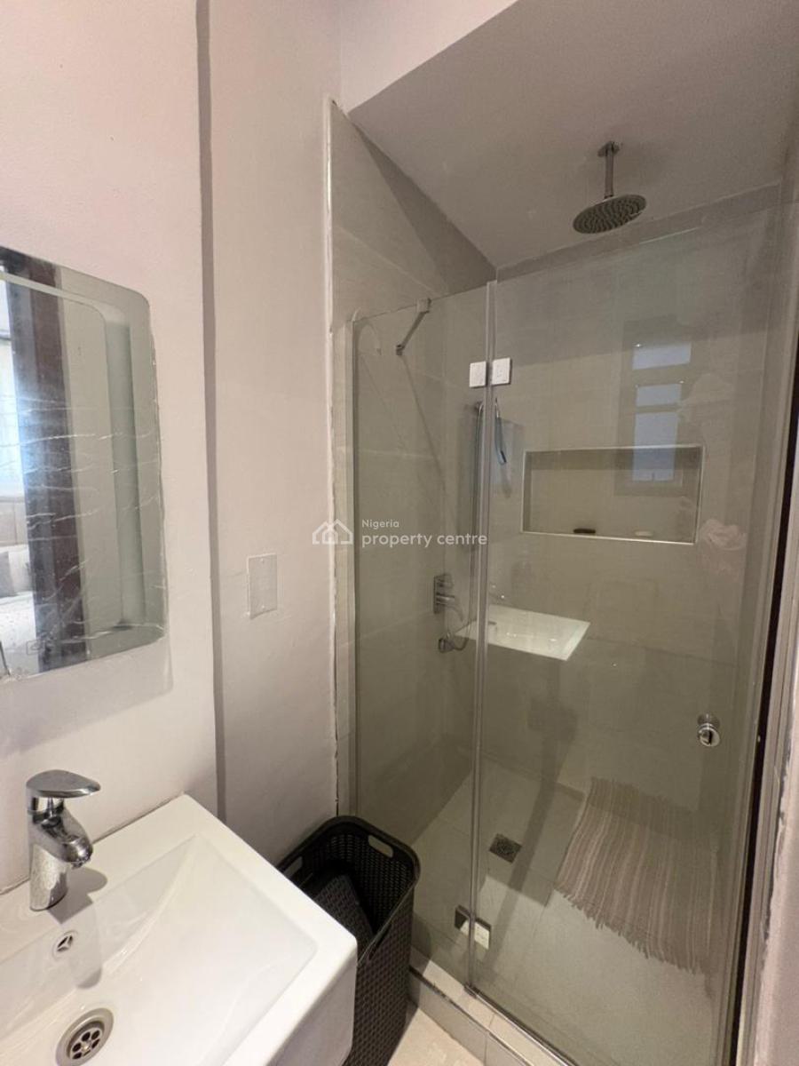 Ultra-luxurious 2 Bedroom Maisonette with Mini-aquarium, Lekki Phase 1, Lekki, Lagos, Flat / Apartment Short Let