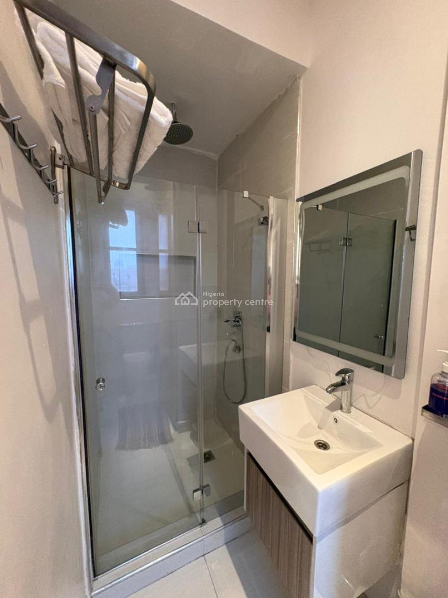 Ultra-luxurious 2 Bedroom Maisonette with Mini-aquarium, Lekki Phase 1, Lekki, Lagos, Flat / Apartment Short Let