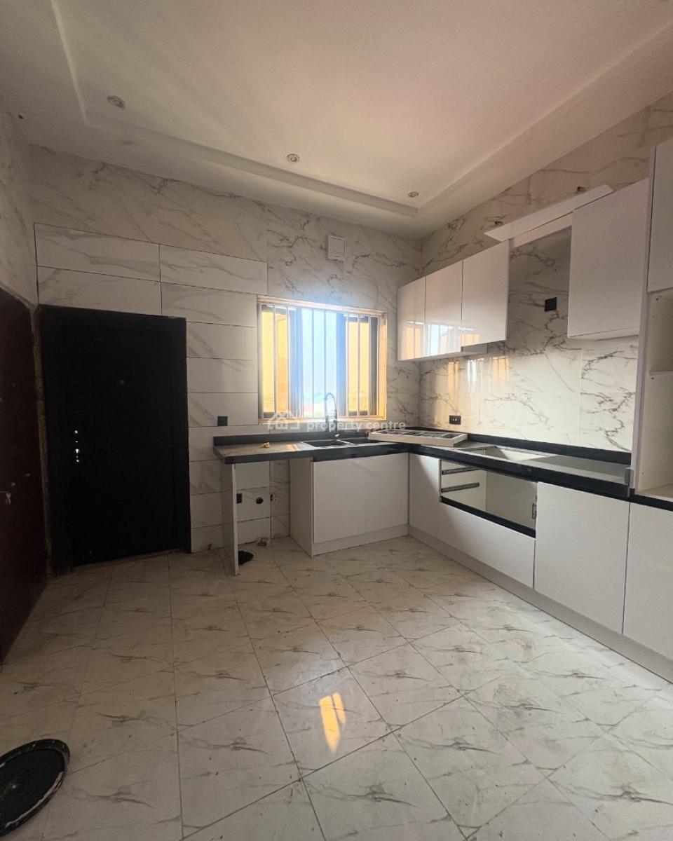 Massive 3 Bedroom Apartment with Pool & Elevator, Lekki Right, Lekki Phase 1, Lekki, Lagos, Flat / Apartment for Rent